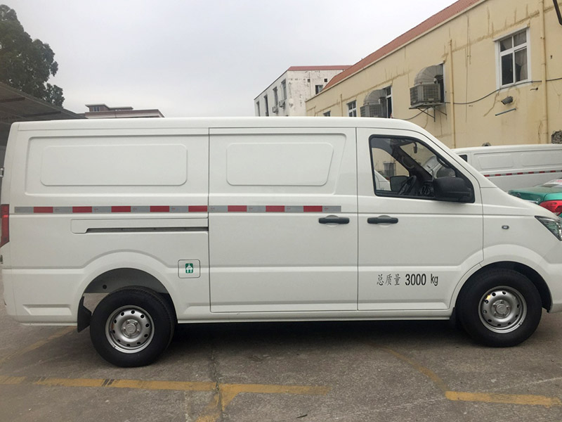 買面包車與轎車哪個(gè)好呢？二者對(duì)比！